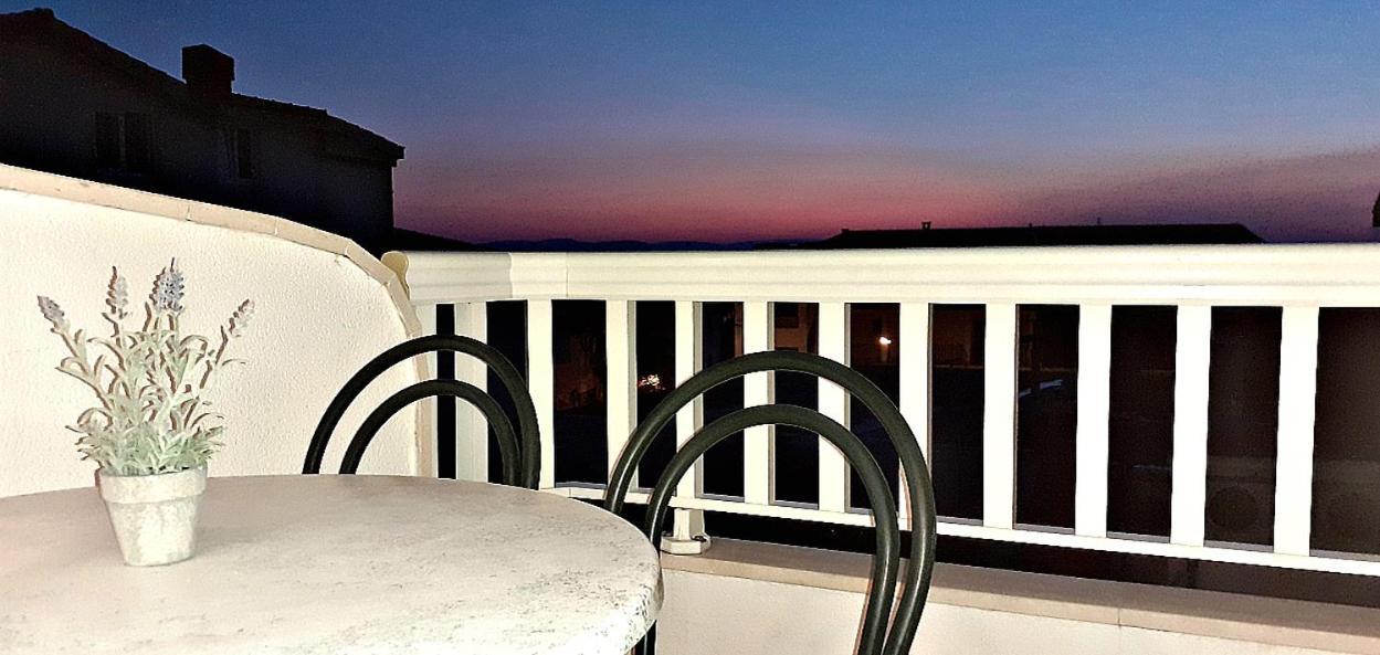 Apartments Villa Bonaca Baška Voda Szoba fotó