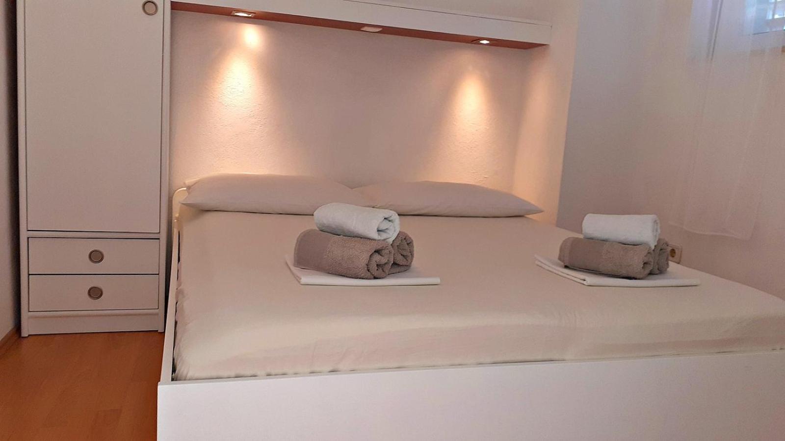Apartments Villa Bonaca Baška Voda Szoba fotó