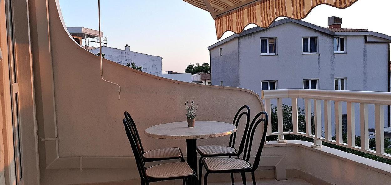 Apartments Villa Bonaca Baška Voda Szoba fotó